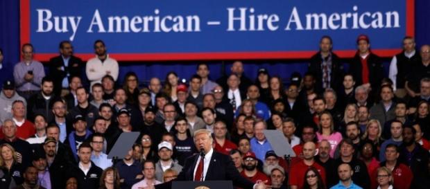How Outsourcing Jobs Affects the US Economy - thebalance.com How Outsourcing Jobs Affects the US Economy - thebalance.com