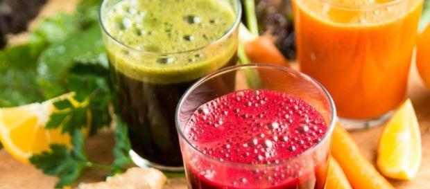Sucos detox feitos com frutas, legumes e verduras. ( Foto: Google) Sucos detox feitos com frutas, legumes e verduras. ( Foto: Google)