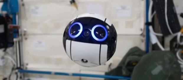This adorable camera drone is Japan's first camera to help astronauts in ISS (via YouTube - JAXA) This adorable camera drone is Japan's first camera to help astronauts in ISS (via YouTube - JAXA)