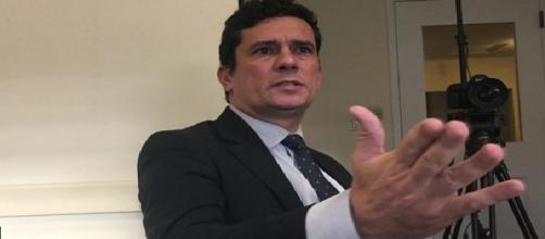 O juiz Sergio Moro sugeriu que defesa de Lula recorra ao TRF 4ª Região.