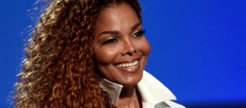 Janet Jackson returned to hometown, Los Angeles, together with her son. Image via YouTube/ET