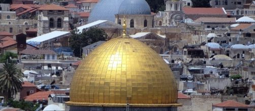 The Dome sacred to Christians, Arabs and Jews in Jerusalem.https://pixabay.com/en/dome-on-the-rock-holy-sepulchre-1618236/