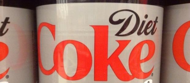 A new study shows tha artificial diet drinks trigger weight gain and diabetes (image by Mike Mozart/Flickr) A new study shows tha artificial diet drinks trigger weight gain and diabetes (image by Mike Mozart/Flickr)
