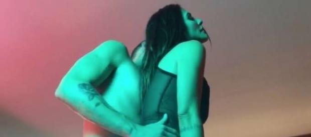 Cleo Pires sensualizou ao lado de um bonitão Cleo Pires sensualizou ao lado de um bonitão