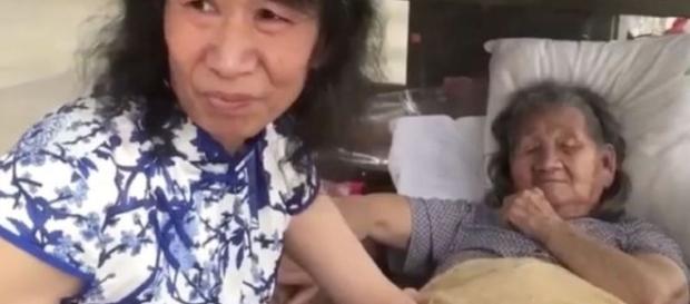 Hombre se viste como mujer para contentar a su madre Hombre se viste como mujer para contentar a su madre