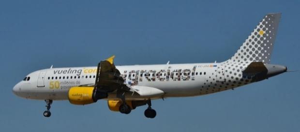 Photo Vueling aircraft via Wikimedia by Laurent ERRERA/CC BY-SA 2.0 Photo Vueling aircraft via Wikimedia by Laurent ERRERA/CC BY-SA 2.0