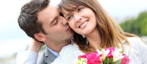 Quando um homem está gostando de uma mulher ele quer vê-la feliz Quando um homem está gostando de uma mulher ele quer vê-la feliz