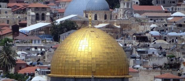 The Dome sacred to Christians, Arabs and Jews in Jerusalem.https://pixabay.com/en/dome-on-the-rock-holy-sepulchre-1618236/ The Dome sacred to Christians, Arabs and Jews in Jerusalem.https://pixabay.com/en/dome-on-the-rock-holy-sepulchre-1618236/