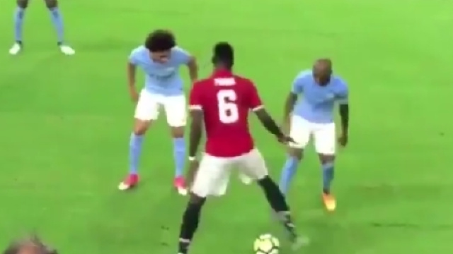 Paul Pogba s'amuse des joueurs de Man City !