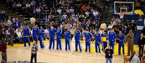 Golden State Warriors line up (wikimedia.org)