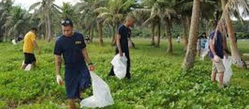 Men performing community service [Image: commons.wikimedia.org]