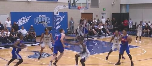 The Dallas Mavs and NY Knicks' summer squads met in the Orlando Summer League action on Saturday. [Image via NBA/YouTube]