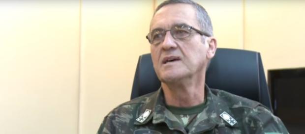 Comandante do Exército elogia ex-presidente Comandante do Exército elogia ex-presidente