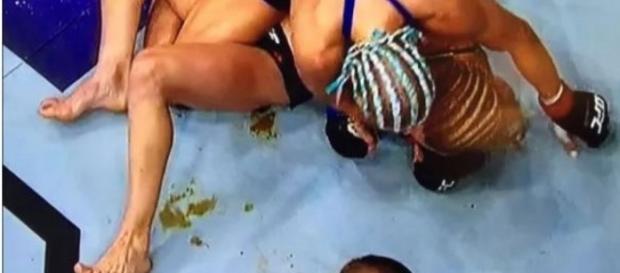 Durante a luta cena constrangedora chama atenção Durante a luta cena constrangedora chama atenção