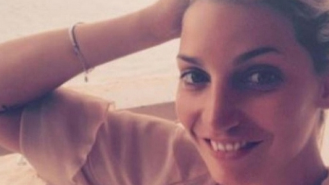Nadège Lacroix se fait clasher par les internautes après s'être affichée dans une robe plus que vulgaire.