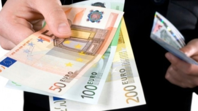 Tra i docenti di Infanzia e Primaria circa 1700 euro di stipendio in meno