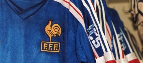 France Football | https://commons.wikimedia.org/wiki/File:Equipe_de_France_-_Alliance_Fran%C3%A7aise_-_Singapour_1991.jpg
