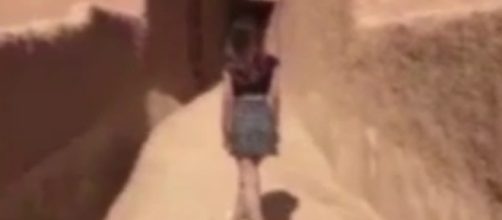 La modella in minigonna in Arabia Saudita.