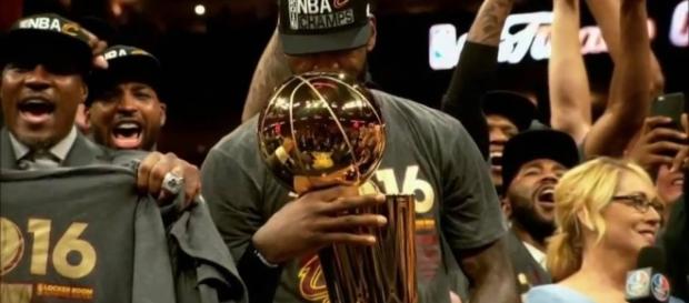 Cleveland Cavaliers talking to Derrick Rose - YouTube screencap (The Covers Tribute Channel) Cleveland Cavaliers talking to Derrick Rose - YouTube screencap (The Covers Tribute Channel)
