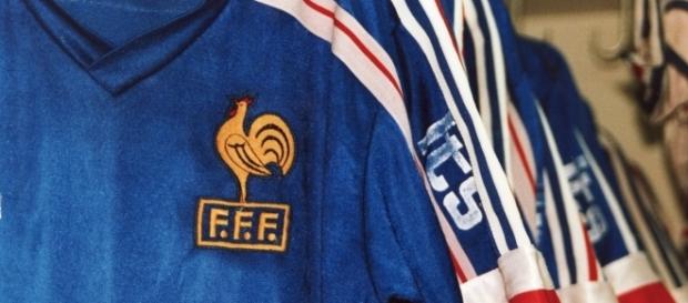 France Football | https://commons.wikimedia.org/wiki/File:Equipe_de_France_-_Alliance_Fran%C3%A7aise_-_Singapour_1991.jpg France Football | https://commons.wikimedia.org/wiki/File:Equipe_de_France_-_Alliance_Fran%C3%A7aise_-_Singapour_1991.jpg