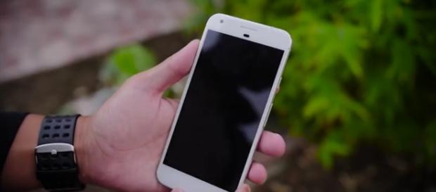 Google Pixel 2, Pixel XL 2 compete in the smartphone market (Youtube screenshot) Google Pixel 2, Pixel XL 2 compete in the smartphone market (Youtube screenshot)