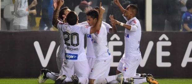 Vecchio marca e Santos vence a Chapecoense por 1 a 0 Vecchio marca e Santos vence a Chapecoense por 1 a 0