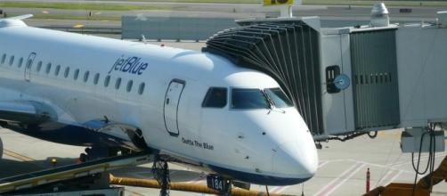 A Brooklyn family were deplaned from a JetBlue aircraft/Photo via Michael Gray, Flickr