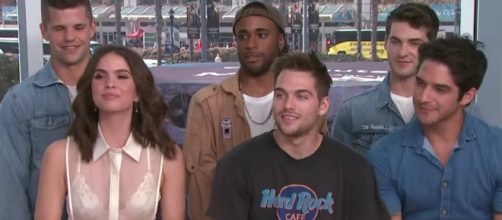 "Teen Wolf" casts emotional during the final Comic Con 2017. Image via YouTube/ET