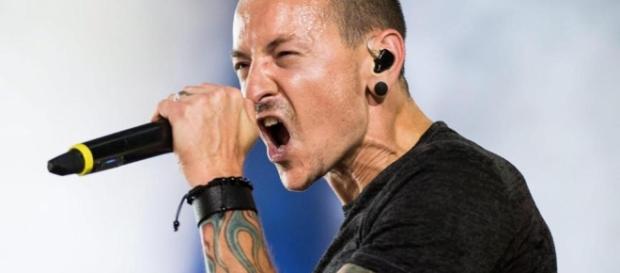 Chester Bennington, leader dei Linkin Park, morto suicida a 41 anni. Chester Bennington, leader dei Linkin Park, morto suicida a 41 anni.