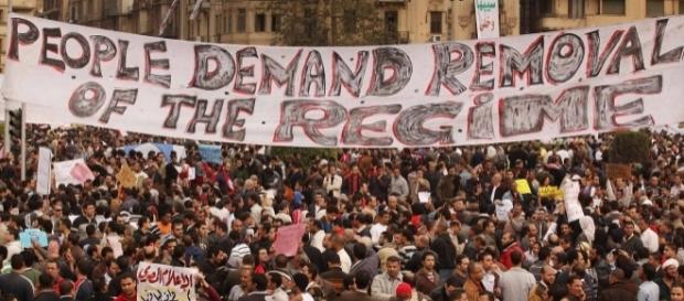Con el fin de apropiarse de los recursos energéticos de varios países, EEUU promueve movimientos de insurrección para derrocar sus gobiernos. Con el fin de apropiarse de los recursos energéticos de varios países, EEUU promueve movimientos de insurrección para derrocar sus gobiernos.