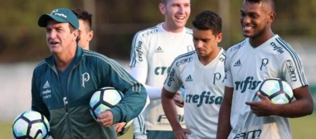 Cuca comanda treino no Palmeiras (Foto: Reprodução) Cuca comanda treino no Palmeiras (Foto: Reprodução)