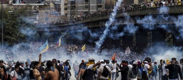 Frente al capitalismo neoliberal México debe recuperar su patrimonio, Venezuela debe proteger su patrimonio, en beneficio de sus pueblos Frente al capitalismo neoliberal México debe recuperar su patrimonio, Venezuela debe proteger su patrimonio, en beneficio de sus pueblos