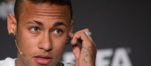 Neymar y su verano bien movido! Neymar y su verano bien movido!