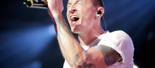 O mundo se abalou com o suicídio de Chester. (Foto: Google) O mundo se abalou com o suicídio de Chester. (Foto: Google)