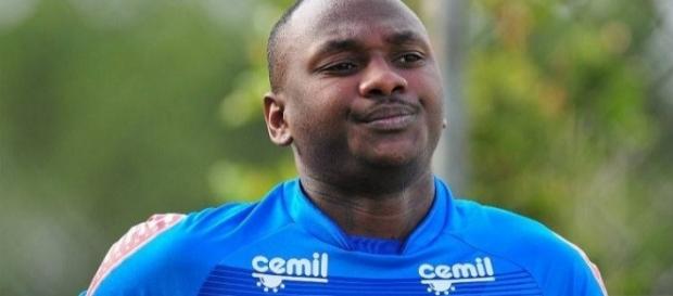 Sassá veste a camisa do Cruzeiro (Foto: Reprodução) Sassá veste a camisa do Cruzeiro (Foto: Reprodução)