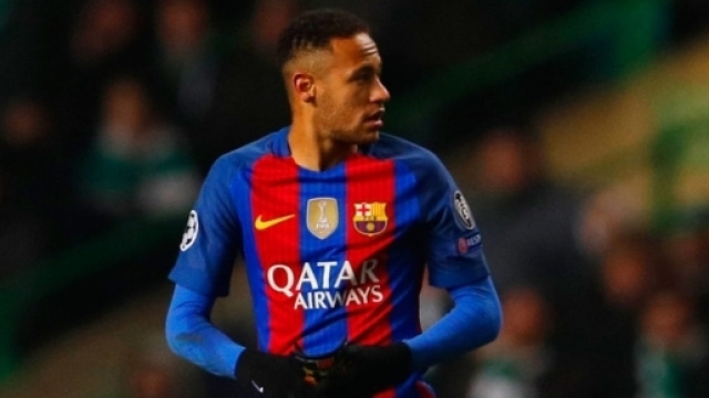 PHOTOS: Neymar in 'handbags' clash with Celtic's Mikael Lustig ... - eurosport.co.uk