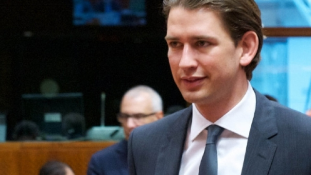 Sebastian Kurz parla del problema migranti.