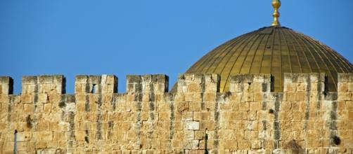 The ancient Dome at AlAksa Mosque the cause of all trouble.https://pixabay.com/en/dome-of-the-rock-jerusalem-israel-556055/