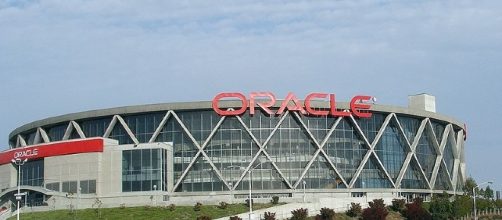 The Oracle Arena in Oakland, California, as seen from Interstate 880 (California) southbound - Coolcaesar at English Wikipedia
