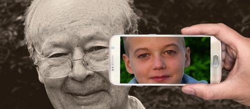 Tutorial come insegnare a usare lo smartphone alle persone anziane