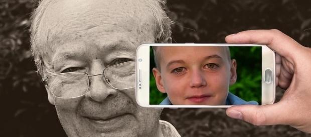 Tutorial come insegnare a usare lo smartphone alle persone anziane Tutorial come insegnare a usare lo smartphone alle persone anziane