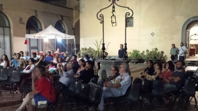 Pubblico presente alla serata "Musica, Parole e Immagini"
