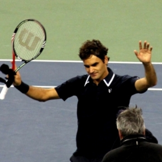 Roger Federer | https://upload.wikimedia.org/wikipedia/commons/0/04/Roger_Federer_at_the_2010_US_Open_07.jpg