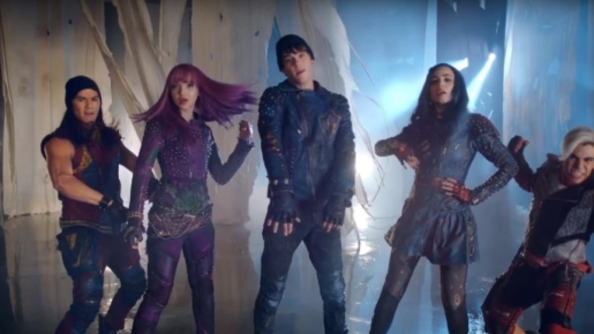 Disney S Descendants 2 Breaks Records With 13 Million Viewers