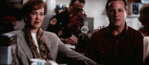 Catherine O'Hara y John Heard en Solo en casa. Captura de la película