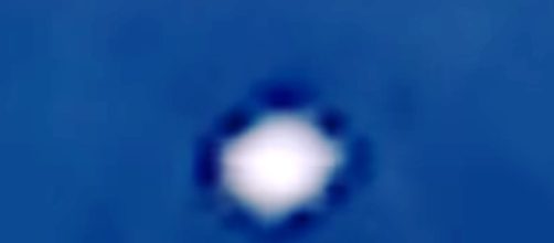 Ufo su lavagna L'ingrandimento rivela interessanti particolari sul perimetro