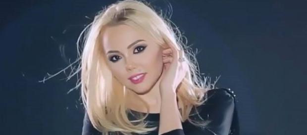Denisa Răducu, cunoscută de publicul larg sub denumirea de Denisa Manelista, a încetat din viață - Foto: a1.ro Denisa Răducu, cunoscută de publicul larg sub denumirea de Denisa Manelista, a încetat din viață - Foto: a1.ro