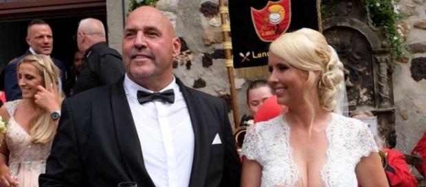 "Hells Angels"-Chef Frank Hanebuth (52) heiratete seine Sarah (36) standesamtlich und kirchlich / Foto: tz.de "Hells Angels"-Chef Frank Hanebuth (52) heiratete seine Sarah (36) standesamtlich und kirchlich / Foto: tz.de