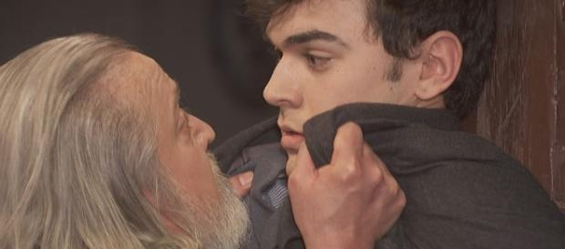 Il Segreto, anticipazioni: Matias minacciato di morte Il Segreto, anticipazioni: Matias minacciato di morte