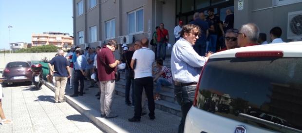 Ingresso uffici regionali in via Modena Ingresso uffici regionali in via Modena